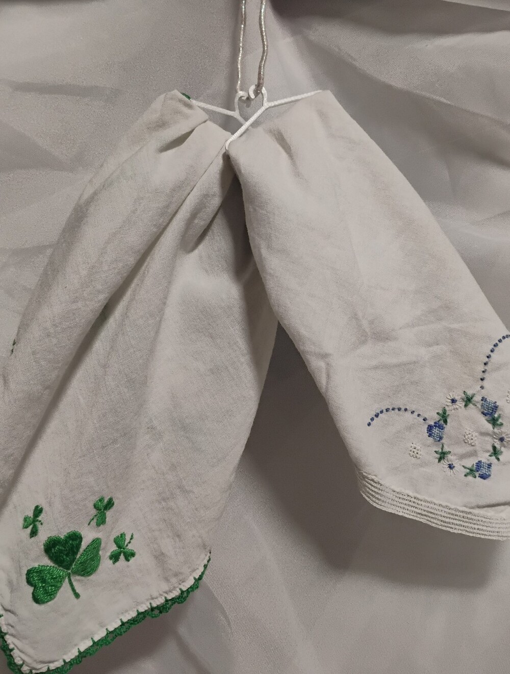 Absolutely adorable 2 pc. vintage handkerchief bundle/Own Mini Clothes Hanger